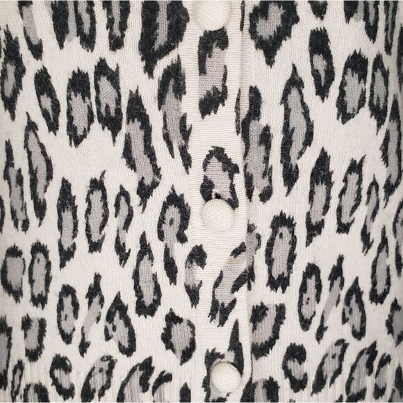 Vintage snow leopard cardigan - Picture 7 of 9